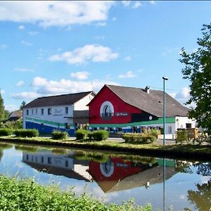 Auberge La Peniche Pierrefitte-sur-Loire Exterior photo