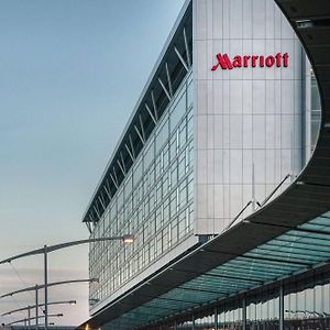 Marriott Montreal Airport In-Terminal Hotel Дорваль Exterior photo