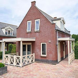 Lovely holiday home on water with garden Simonshaven Exterior photo