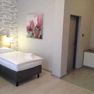 Отель Pension Phoenix Зноймо Room photo