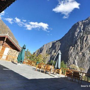 Tiger Leaping Gorge Sean'S Spring Guesthouse Шангри-Ла Exterior photo