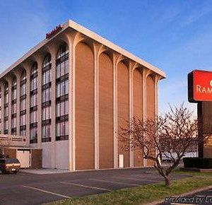 Days Inn & Suites By Wyndham Элирия Exterior photo