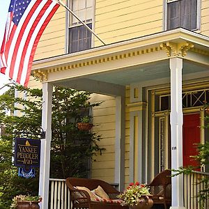 Yankee Peddler Inn Ньюпорт Exterior photo