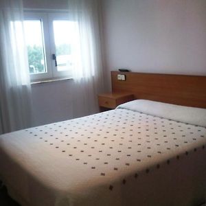 Отель Hostal Chiquin Тапия-де-Касарьего Room photo