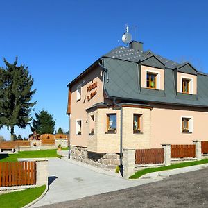 Отель Pension H.Blatna Горни-Блатна Exterior photo