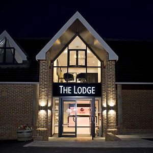 The Lodge At Kingswood Эпсом Exterior photo