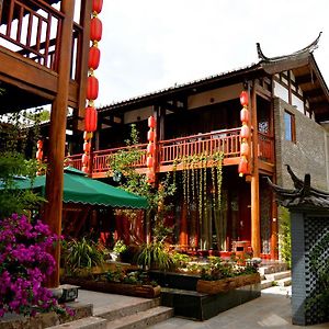 Отель Lijiang Mann House Room photo