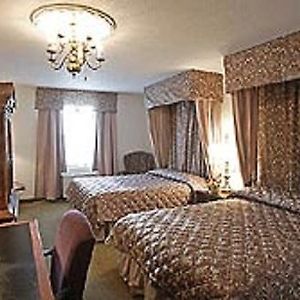 The Lodge Hotel And Conference Center Беттендорф Room photo