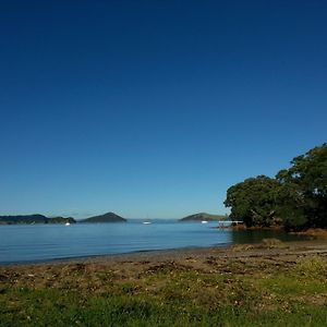 Отель Oamaru Bay Tourist Park Coromandel Exterior photo