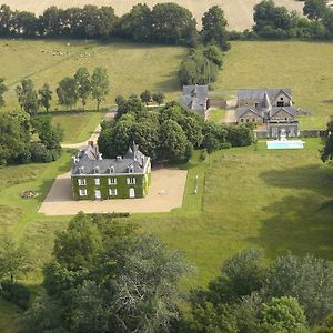 Bed and Breakfast Chateau Des Lutz Daon Exterior photo