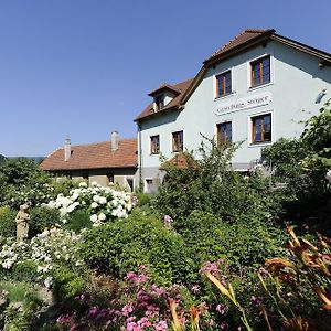 Отель Winzerhof - Gaestehaus Stoeger Дюрнштайн Exterior photo