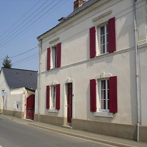 Bed and Breakfast L'Aubinoise Saint-Aubin-de-Luigne Exterior photo