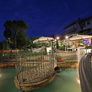 Hotel Tetto Delle Marche - Ristorante Dei Conti Чинголи Exterior photo