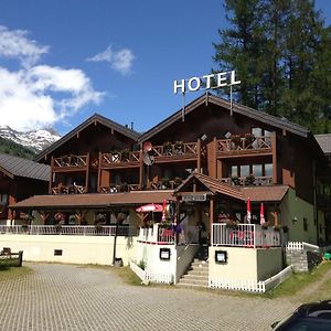 Hotel Garni Alpenhof Обервальд Exterior photo