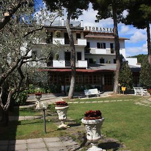 Hotel Ristorante La Bilancia Лорето-Апрутино Exterior photo