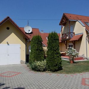 Anna Villa Ленти Exterior photo