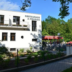 Отель Restaurace A Penzion Zdena Bouda Градец-Кралове Exterior photo