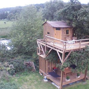 Cabane Perchee Dans La Prairie De L'Ancien Moulin Вальмон Exterior photo