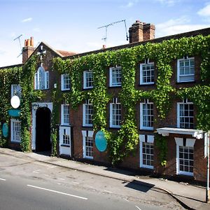 The Talbot Inn Уокинг Exterior photo