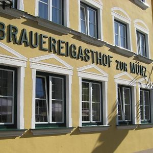 Отель Brauereigasthof Zur Munz Seit 1586 Гюнцбург Exterior photo