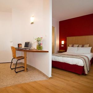 Les Messines Apparthotel Мец Room photo