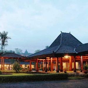 Manohara Resort Магеланг Exterior photo