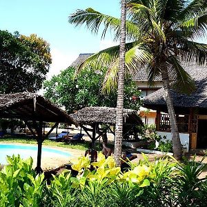 Diani Palm Resort Диани-Бич Exterior photo