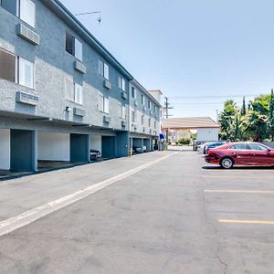 Motel 6 Van Nuys Бербанк Exterior photo