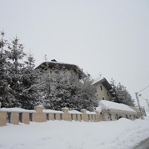 Отель Faqra Palace Mzaar Kfardebian Exterior photo