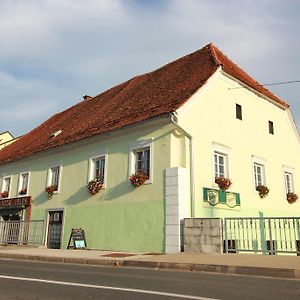 Guesthouse Veles Словенска-Бистрица Exterior photo