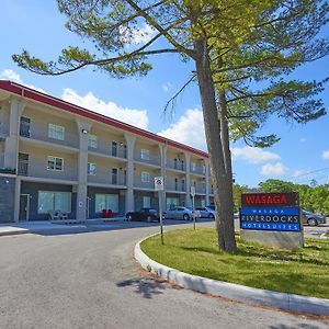 Wasaga Riverdocks Hotel Suites Васага-Бич Exterior photo