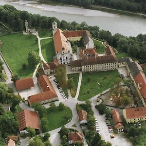 Klostergasthof Raitenhaslach Бургхаузен Exterior photo