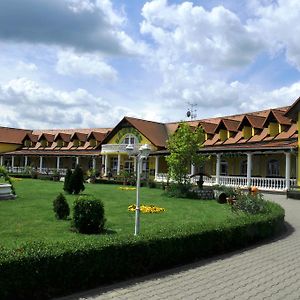 Hotel Zamecek Микулов Exterior photo