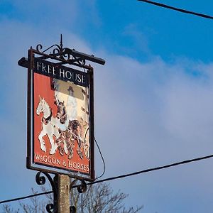 Отель The Waggon And Horses Great Yeldham Exterior photo