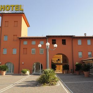 Hotel Plazza Поркари Exterior photo