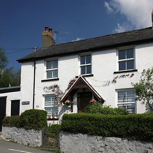 Bryn Ffynnon Holiday Cottage Лланруст Exterior photo