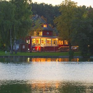 Отель Leutloff'S Am See Цойтен Exterior photo