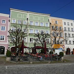 Bayerischer Hof Бургхаузен Exterior photo