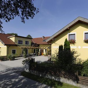 Privatzimmer Und Ferienwohnungen Leeb Перзенбойг Exterior photo