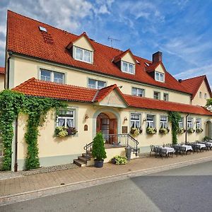 Отель Brauereigasthof Zum Loewenbraeu Адельсдорф Exterior photo