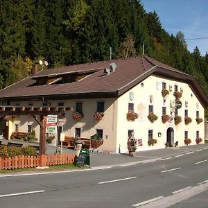 Отель Gasthof Zum Loewen Sankt Jakob im Lesachtal Exterior photo