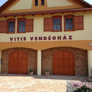 Отель Vitis Vendeghaz Becsehely Exterior photo