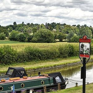 Отель Narrowboat At Weedon Weedon Bec Exterior photo