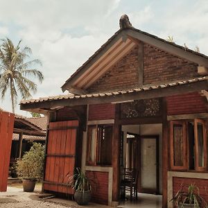Cempaka Borobudur Guest House Магеланг Exterior photo