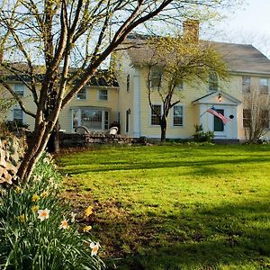 Stonecroft Country Inn Ледьярд-Центр Exterior photo