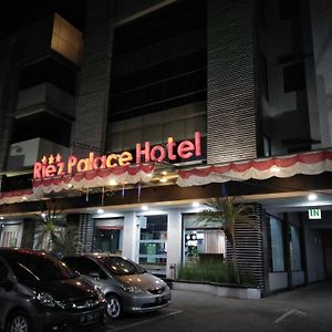 Riez Palace Hotel Тегал Exterior photo