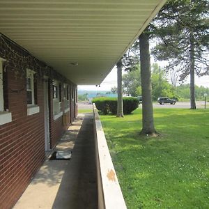 Pinecrest Motel Clinton Exterior photo