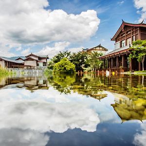 Отель Jinmao Wutong Boutique Лицзян Exterior photo