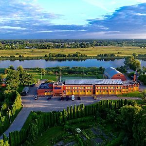 Riverside Motel Елгава Exterior photo