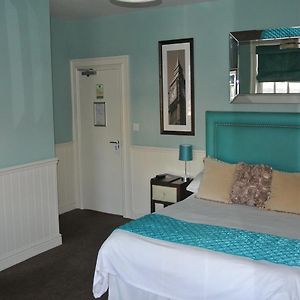 Отель The Blue Boar Theydon Bois Room photo